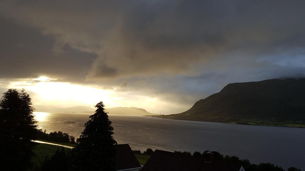 Holiday Home Kvernesfjorden Steinsgrenda المظهر الخارجي الصورة